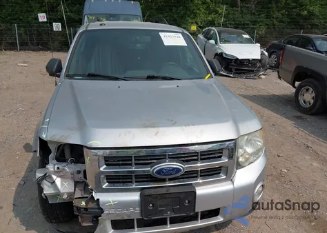 2010 Ford Escape Xlt z USA, uszkodzony, nr VIN 1FMCU9DG8AKB66474